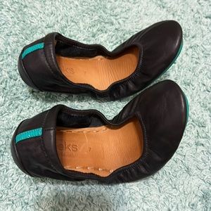 Tiekes flats worn once